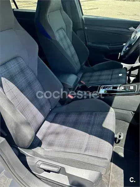 Usado VW Golf VIII GTE 245 CV (180 kW) 2022 Gris / plata Berlina