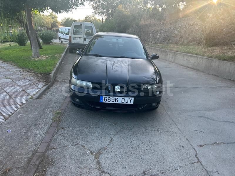 Negro Usado 2005 Seat Leon Sport Berlina | 2800 € (Buen precio) - Imagen 1/4