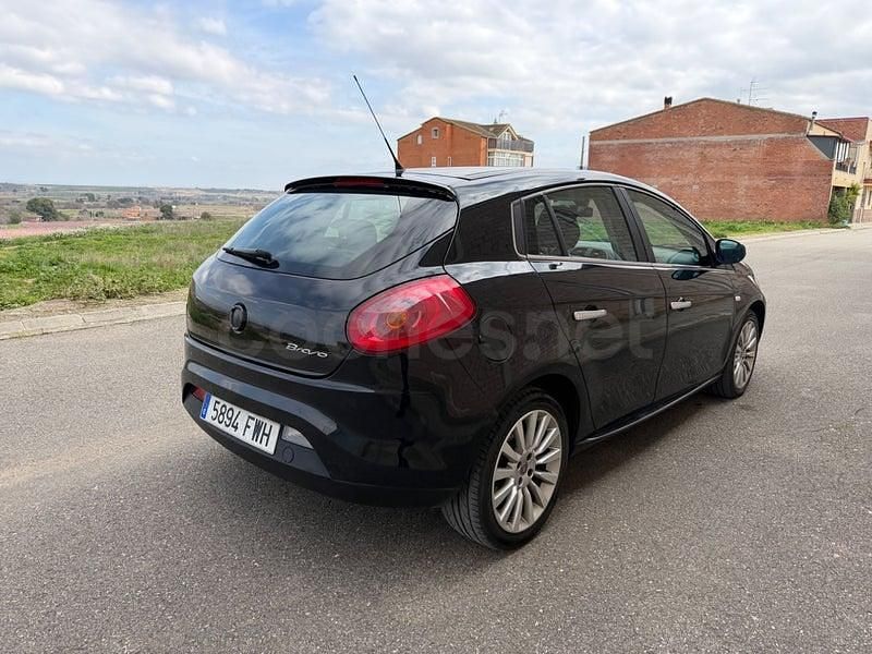 Usado Fiat Bravo Dynamic 105 CV (77 kW) 2008 Negro Utilitario