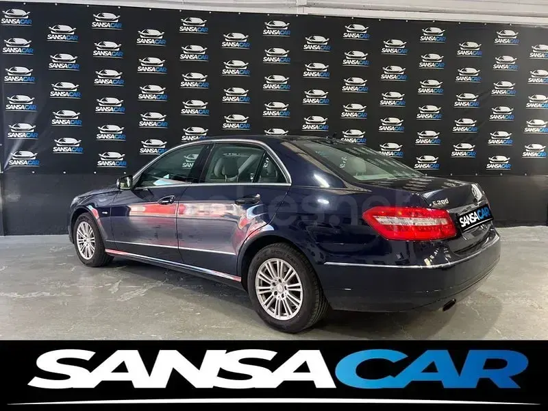 Usado Mercedes E200 Elegance 184 CV (135 kW) 2010 Azul Berlina