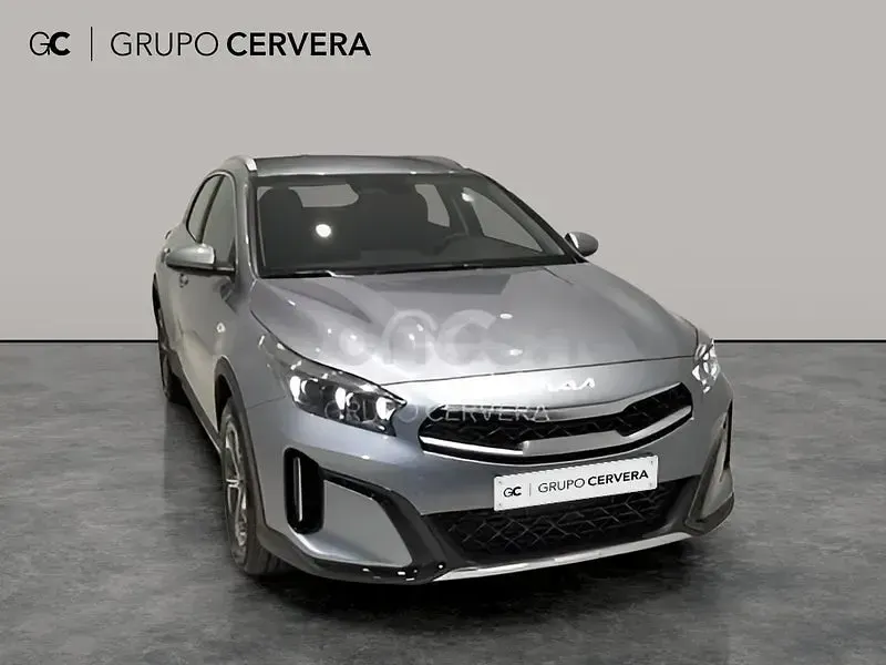 Usado Kia XCeed 100 CV (73 kW) 2025 Gris / plata SUV