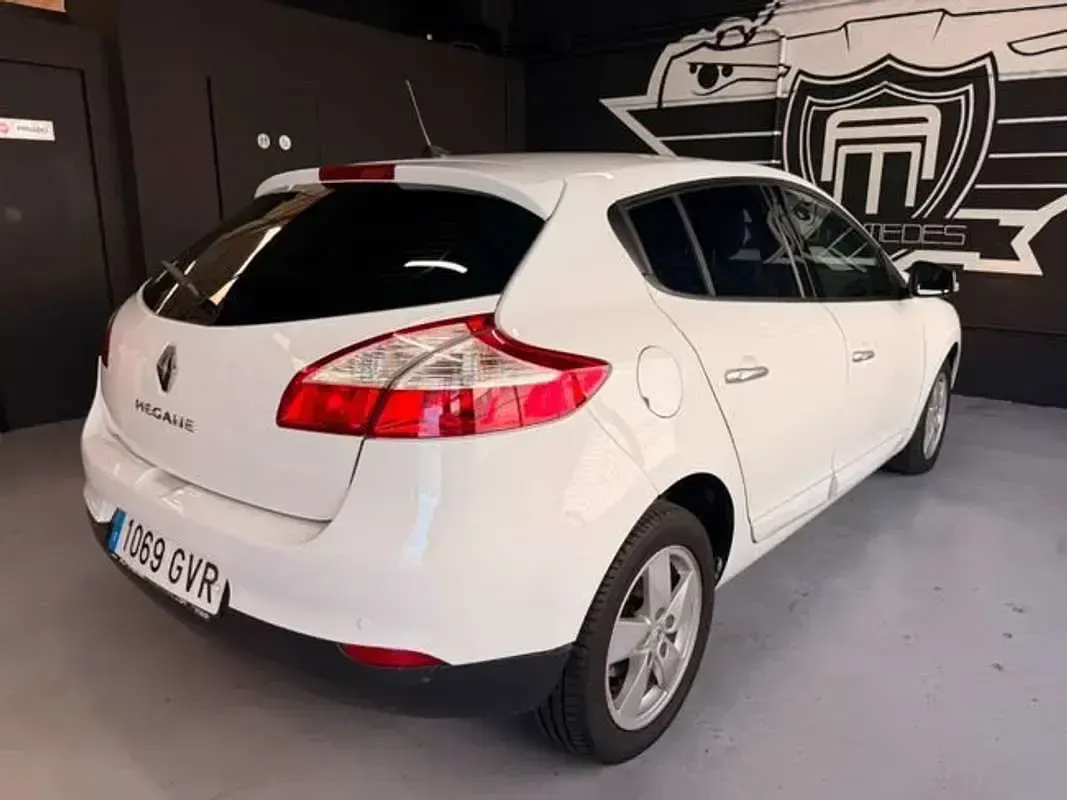 Usado Renault Mégane Coupé Dynamique 131 CV (96 kW) 2010 Blanco Coupe