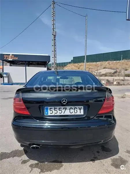 Usado Mercedes C220 143 CV (105 kW) 2003 Negro Berlina