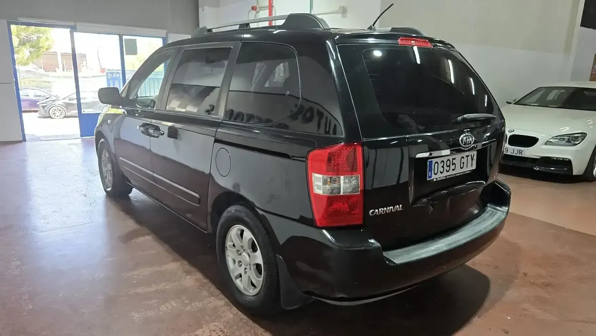 Usado Kia Carnival 185 CV (136 kW) 2010 Negro Monovolumen
