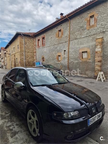 Negro Usado 2005 Seat Leon Sport Berlina | 2900 € (Precio justo) - Imagen 1/4