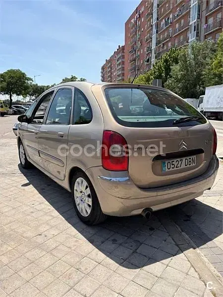 Usado Citroën Xsara Picasso 110 CV (80 kW) 2004 Beige Monovolumen