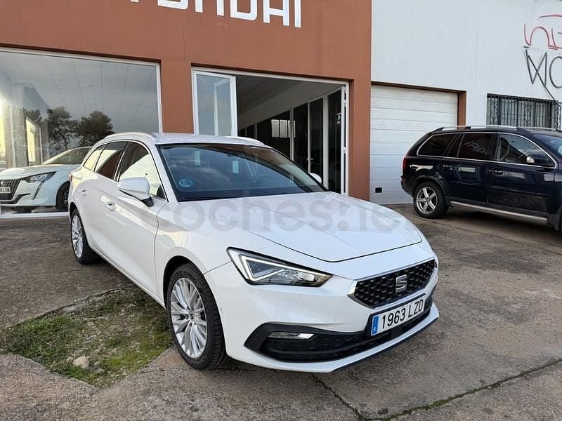 Usado Seat Leon XCELLENCE 150 CV (110 kW) 2022 Blanco Familiar