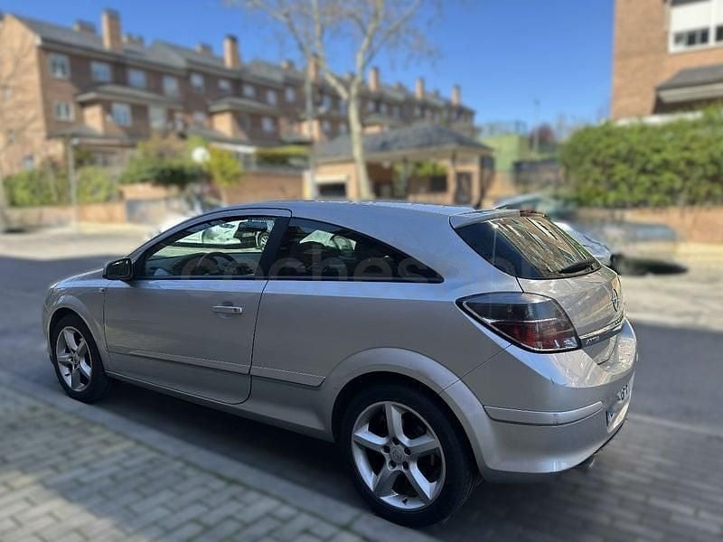 Usado Opel Astra GTC Sport 140 CV (102 kW) 2008 Gris / plata Berlina