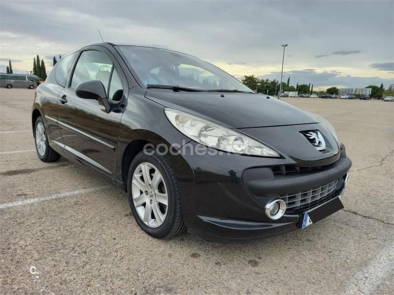 Negro Usado 2008 Peugeot 207 Berlina | 3499 € (Buen precio) - Imagen 1/4