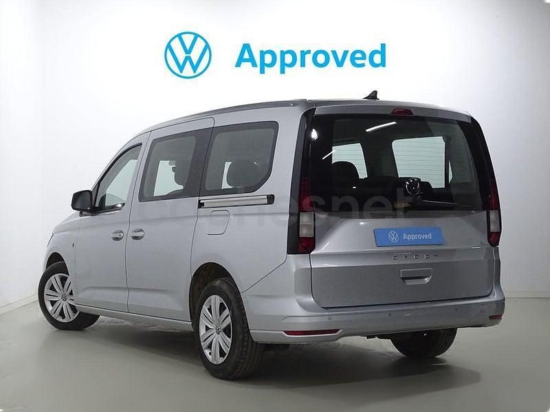 Usado VW Caddy Maxi 102 CV (75 kW) 2025 Plateado Monovolumen