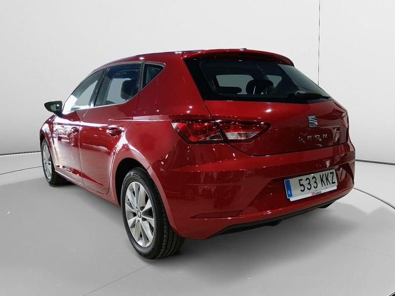 Usado Seat Leon Style 115 CV (84 kW) 2018 Rojo Berlina
