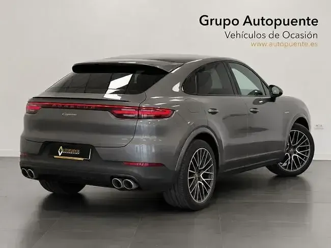 Usado Porsche Cayenne E-Hybrid 462 CV (339 kW) 2022 Gris SUV