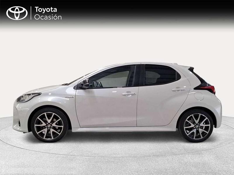 Usado Toyota Yaris Hybrid Style 116 CV (85 kW) 2021 Blanco Utilitario