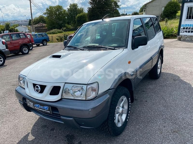 Blanco Usado 2005 Nissan Terrano SUV | 11.999 € (Precio justo) - Imagen 1/4