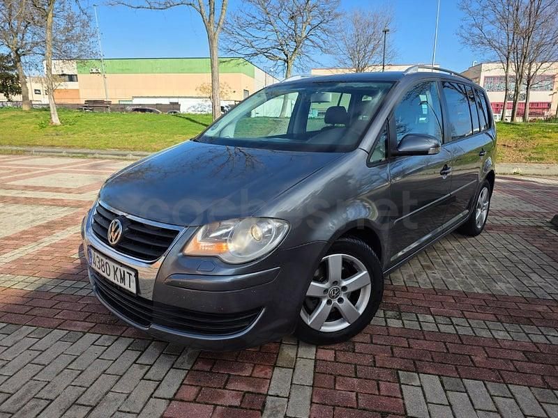 Usado VW Touran 140 CV (102 kW) 2008 Gris / plata Monovolumen