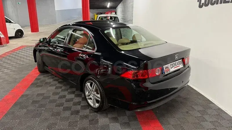 Usado Honda Accord Executive 140 CV (102 kW) 2007 Gris / plata Berlina