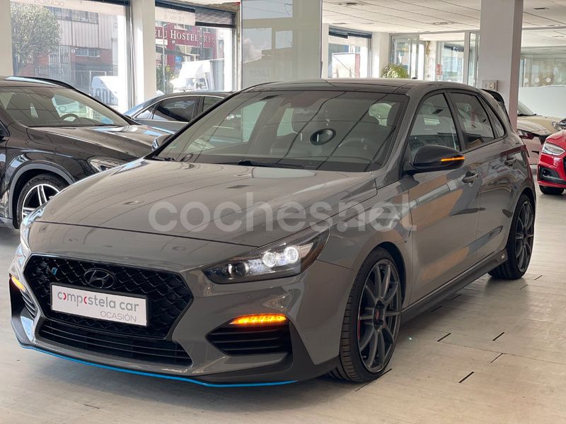Gris / plata Usado 2019 Hyundai i30 Berlina | 27.450 € (Precio justo) - Imagen 1/4