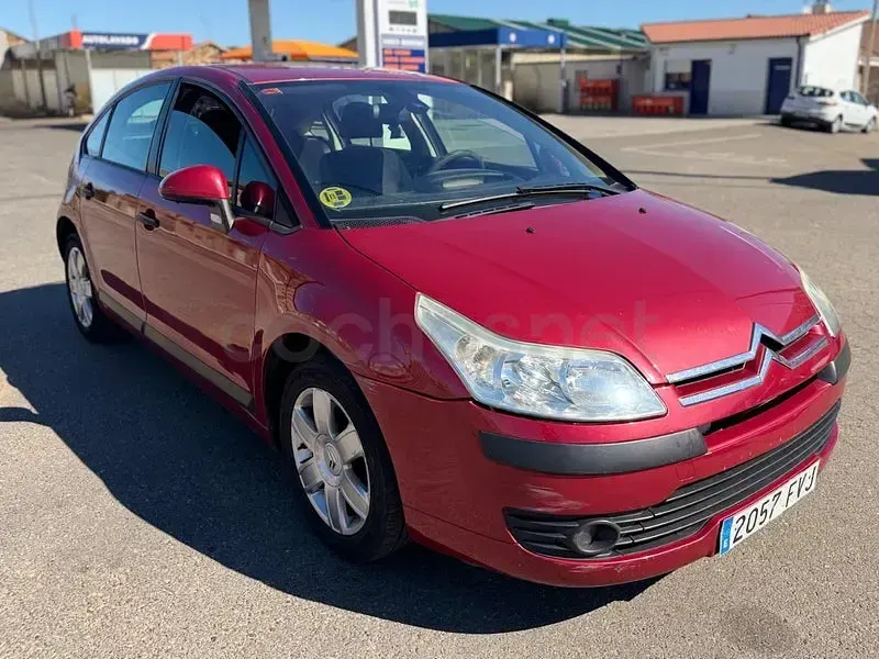 Usado Citroën C4 110 CV (80 kW) 2007 Rojo Berlina