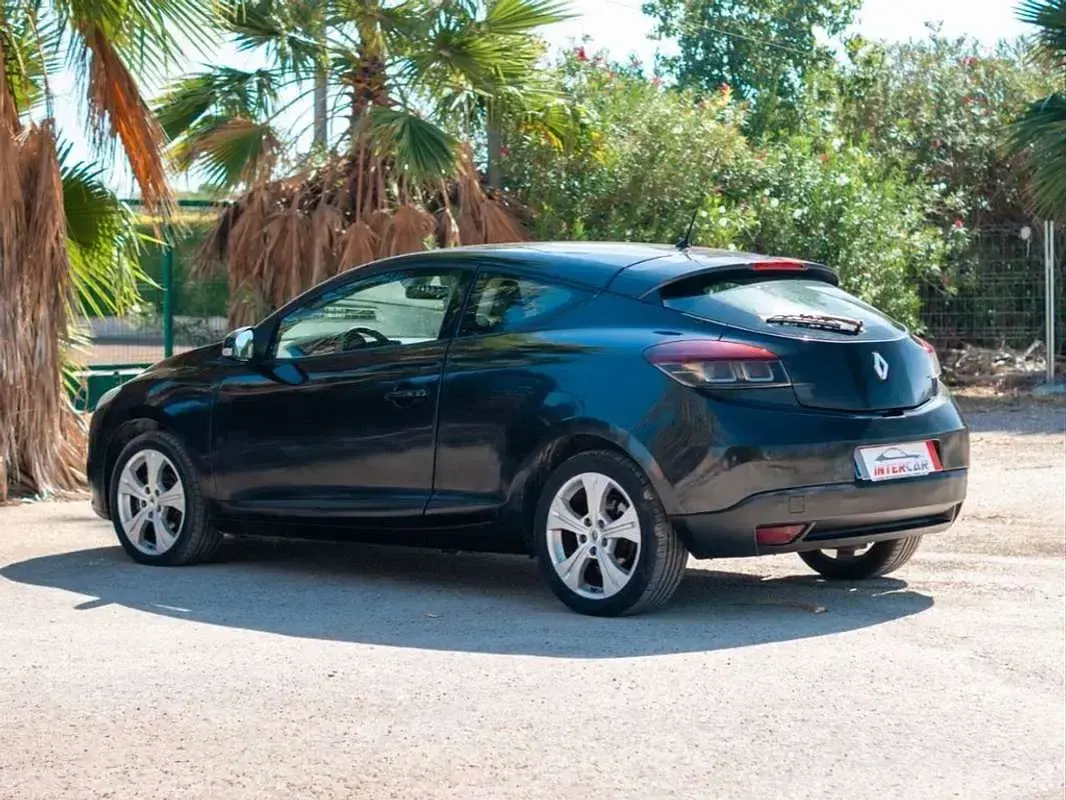 Usado Renault Mégane Dynamique 105 CV (77 kW) 2009 Negro Berlina