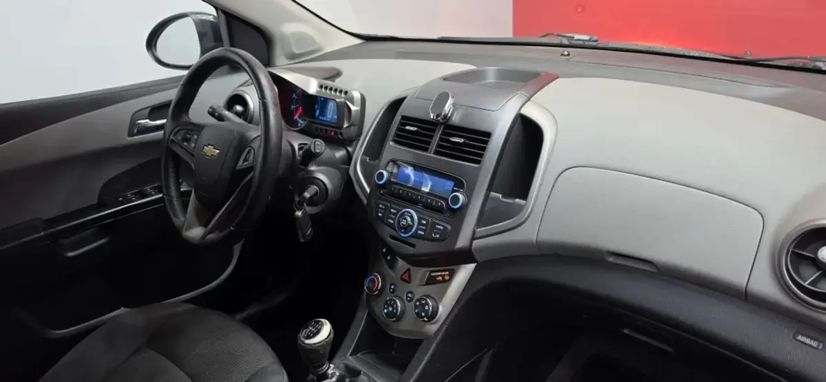Usado Chevrolet Aveo LTZ 95 CV (69 kW) 2011 Negro Utilitario