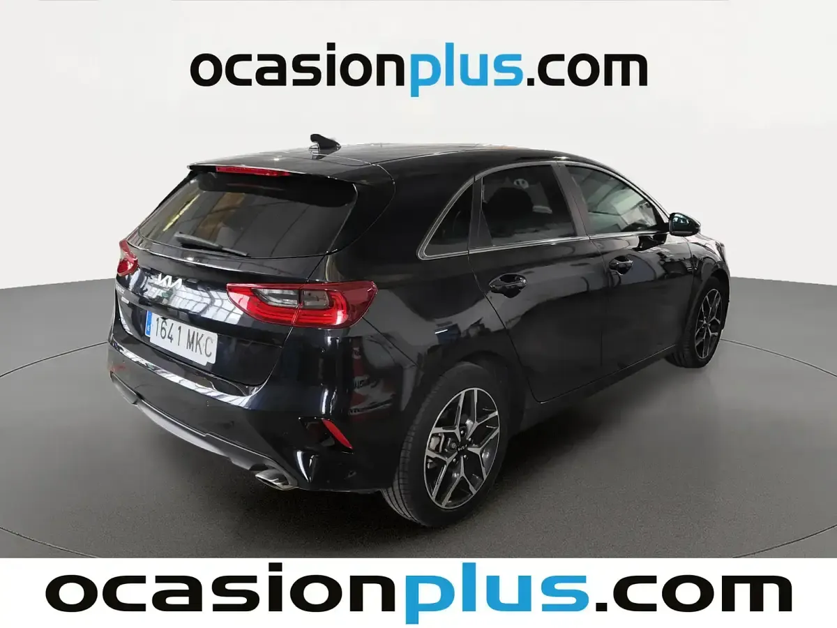 Usado Kia Ceed 160 CV (117 kW) 2023 Negro Utilitario