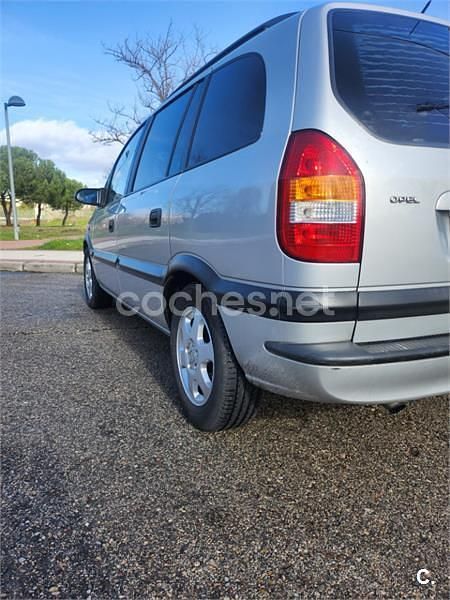 Usado Opel Zafira Elegance 100 CV (73 kW) 2001 Gris / plata Monovolumen