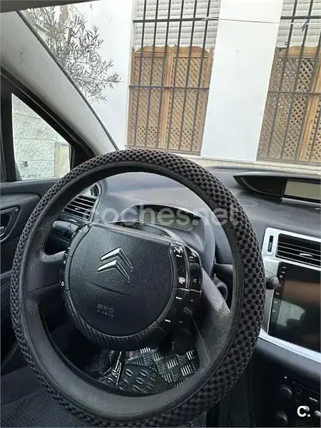 Usado Citroën C4 92 CV (67 kW) 2007 Granate Berlina
