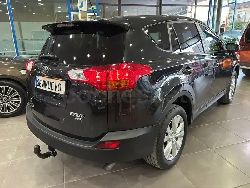 Usado Toyota RAV4 Executive 150 CV (110 kW) 2014 Negro SUV