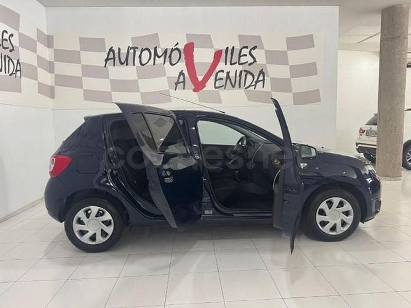 Usado Dacia Sandero Lauréate 90 CV (66 kW) 2016 Azul Utilitario