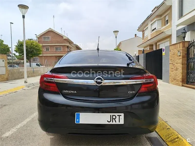 Usado Opel Insignia Business 120 CV (88 kW) 2016 Negro Berlina