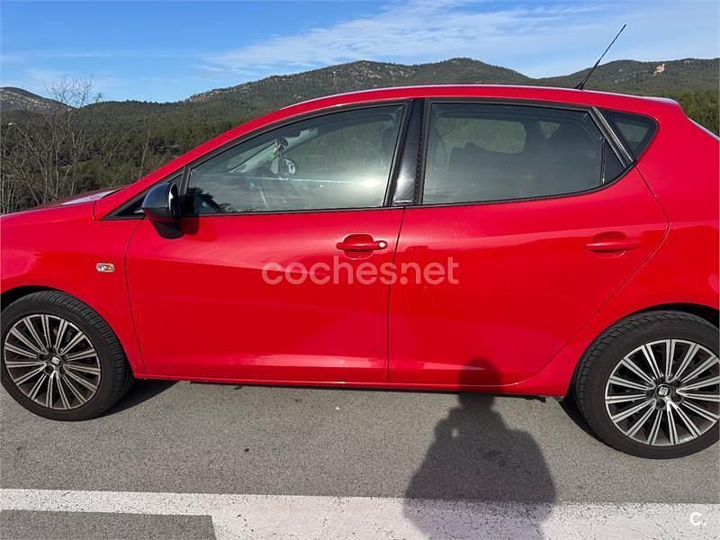 Usado Seat Ibiza Style 95 CV (69 kW) 2015 Rojo Berlina