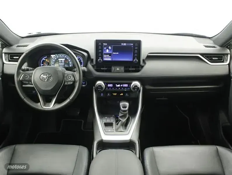 Usado Toyota RAV4 Style 218 CV (160 kW) 2021 Plateado SUV
