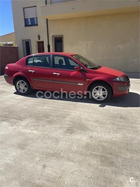 Usado Renault Mégane II Privilege 100 CV (73 kW) 2005 Rojo Berlina