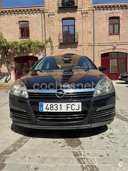 Negro Usado 2006 Opel Astra Enjoy Berlina | 2950 € (Un poco caro) - Imagen 1/4