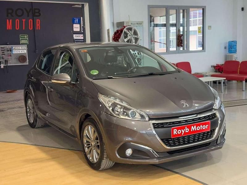 Usado Peugeot 208 Signature Sky 83 CV (61 kW) 2019 Gris Utilitario