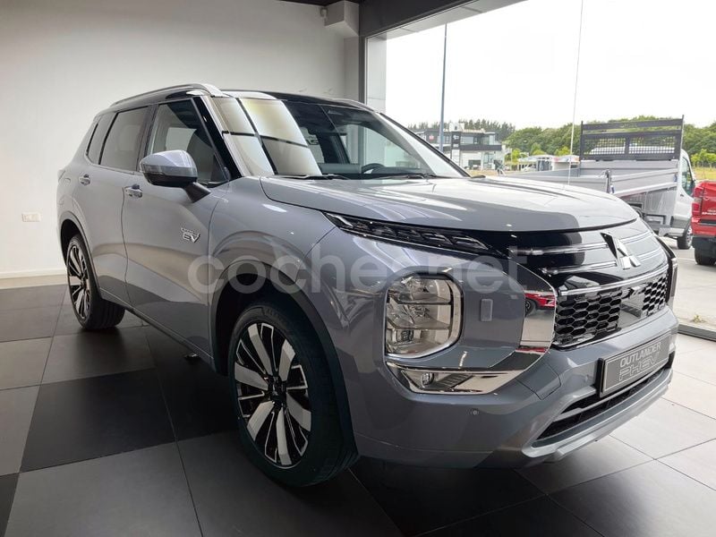 Gris / plata Nuevo 2025 Mitsubishi Outlander P-HEV SUV | 52.740 € (Caro) - Imagen 1/4
