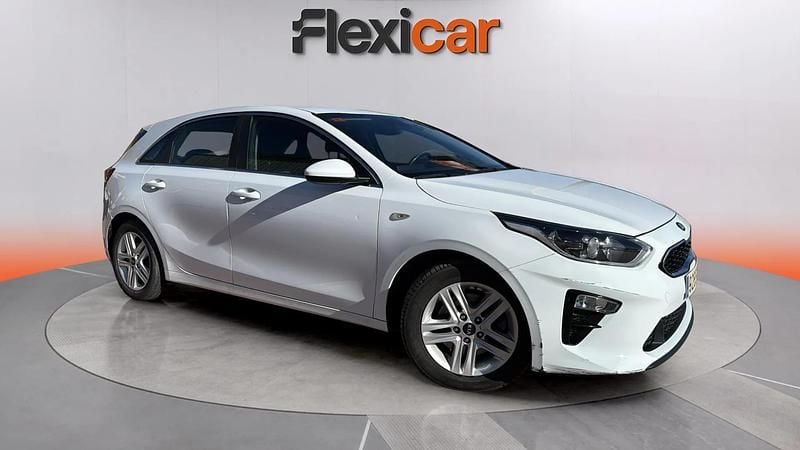 Usado Kia Ceed 120 CV (88 kW) 2021 Blanco Utilitario