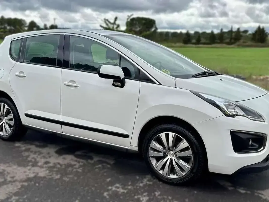 Usado Peugeot 3008 Active 115 CV (84 kW) 2014 Blanco Familiar