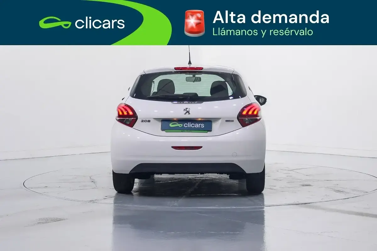 Usado Peugeot 208 Access 82 CV (60 kW) 2017 Blanco Utilitario