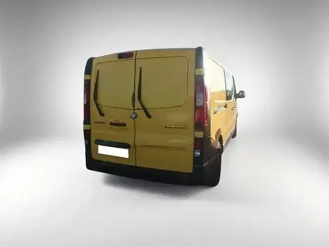 Usado Renault Trafic 95 CV (69 kW) 2019 Amarillo Monovolumen