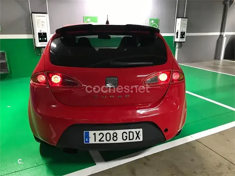 Usado Seat Leon CUPRA 240 CV (176 kW) 2008 Rojo Utilitario