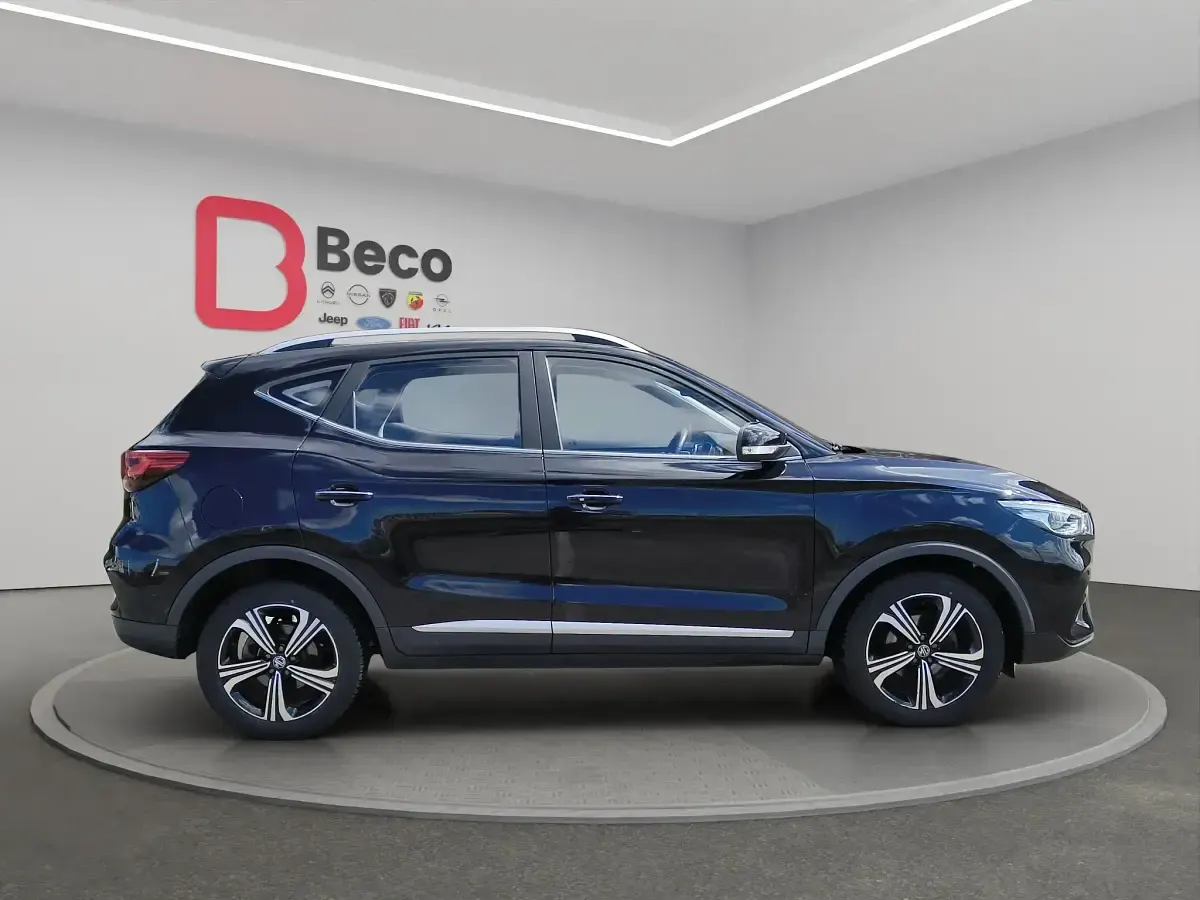 Usado MG ZS Comfort 111 CV (81 kW) 2022 Negro SUV