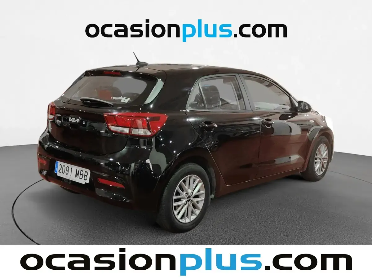 Usado Kia Rio 84 HP (61 kW) 2022 Preto Citadino