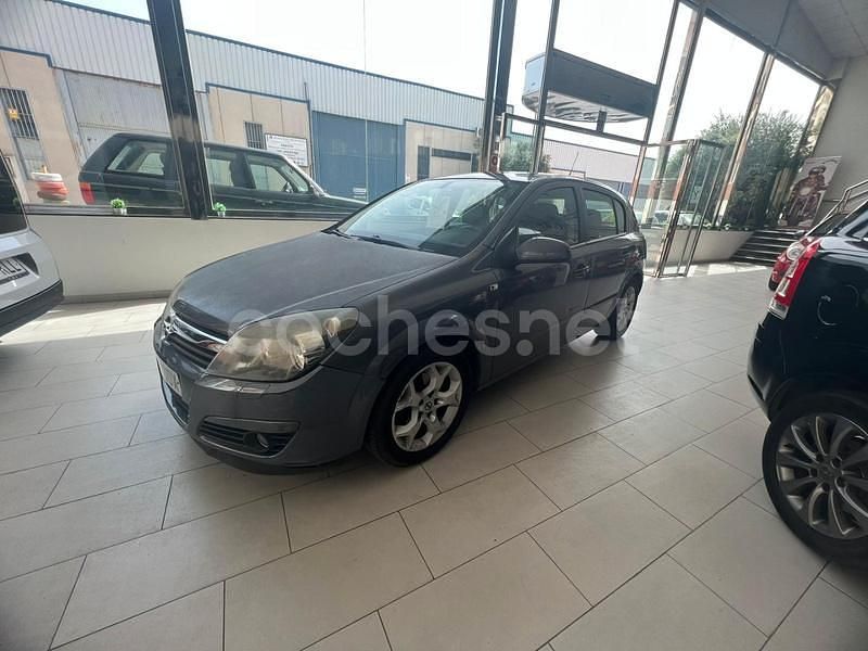 Gris Usado 2004 Opel Astra Cosmo Utilitario | 3800 € (Precio justo) - Imagen 1/4