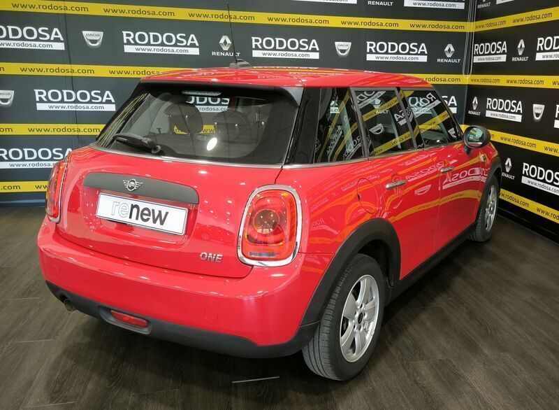 Usado Mini ONE 103 CV (75 kW) 2018 Rojo Utilitario
