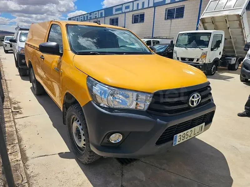 Używany Toyota HiLux 150 KM (110 kW) 2020 Żółty Pickup