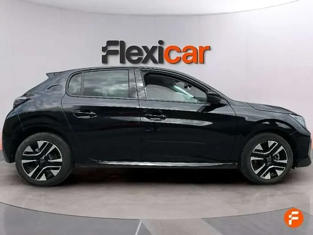 Usado Peugeot 208 Allure 101 CV (74 kW) 2025 Negro Utilitario