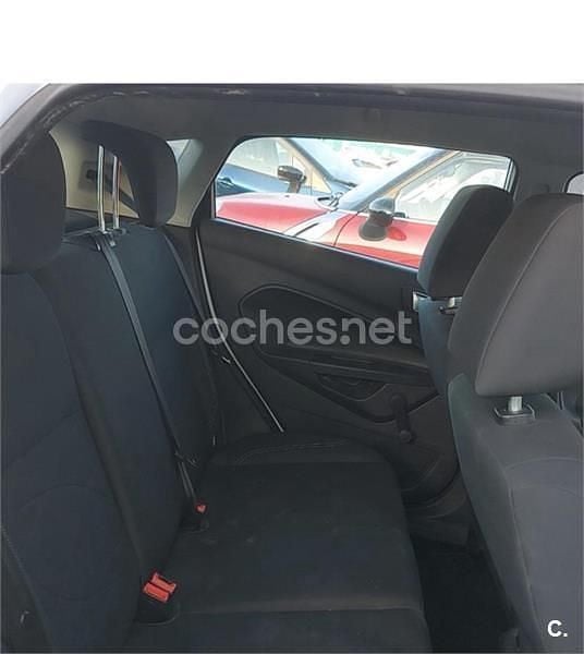 Usado Ford Fiesta Trend 95 CV (69 kW) 2016 Blanco Berlina