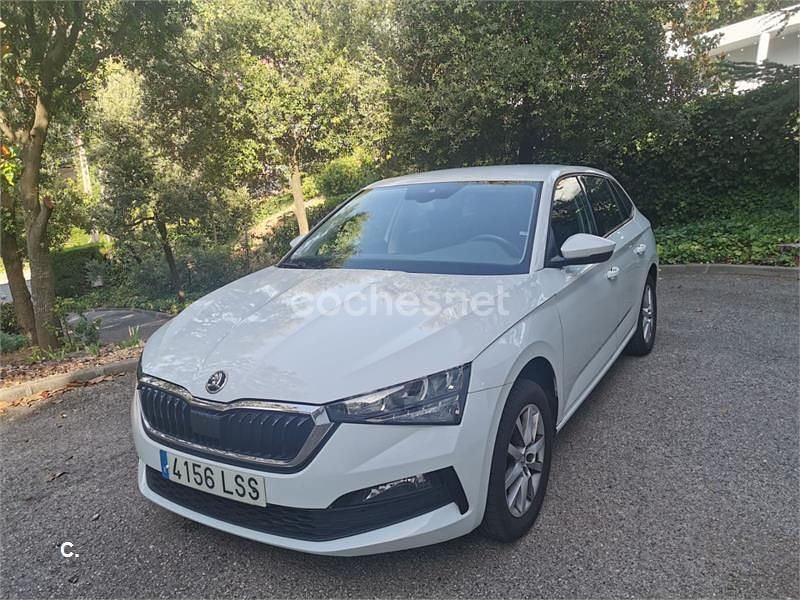 Blanco Usado 2021 Skoda Scala Ambition Utilitario | 16.350 € (Precio justo) - Imagen 1/4