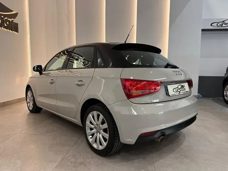 Usado Audi A1 Sportback 90 CV (66 kW) 2017 Gris / plata Utilitario
